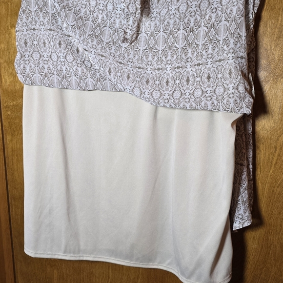 Light Cream/Beige/Taupe/Brown Bouse with front bottom tie Size 1X - Picture 7 of 10